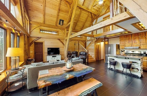 Franklin House | Lazy Lumberjack Cabin - tranquil home with sauna & forested views