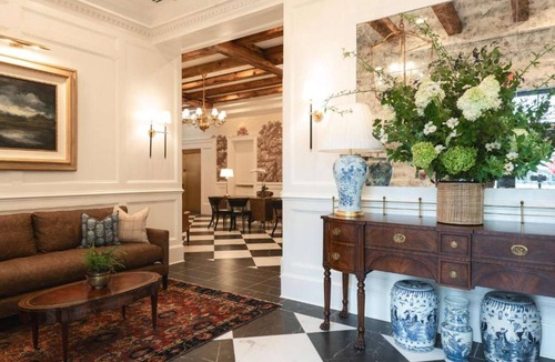 Leesburg's Old and Historic District Hotel | Leesburg Luxury Stay with Dining + Pets Stay Free