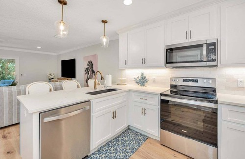 Demere Park House | Less than a Mile to the Beach! Community Pool.