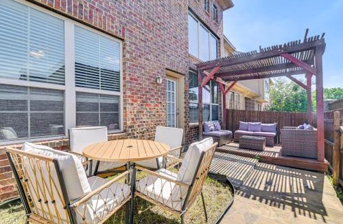 Lewisville House | Lewisville Home w/Pool Access: Walkable Location
