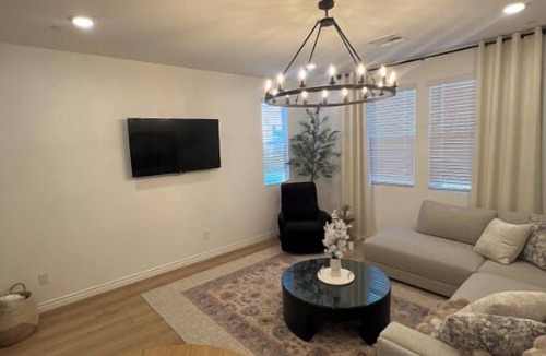 Black Mountain Apartment | Light and Bright, 1 bedroom, 1 bath apartment.