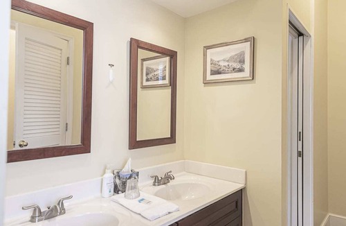 Bolivar House | Light Horse Inn: Suite 1