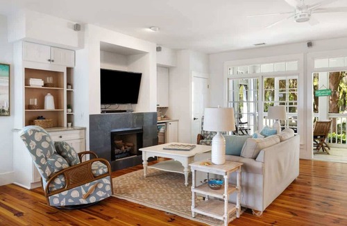 Melrose on the Beach House | Lilly Pad Haven- Beautiful 2bdrm-4 Pass Golf Cart Included