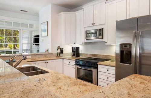 Melrose on the Beach House | Lilly Pad Haven- Beautiful 2bdrm-4 Pass Golf Cart Included