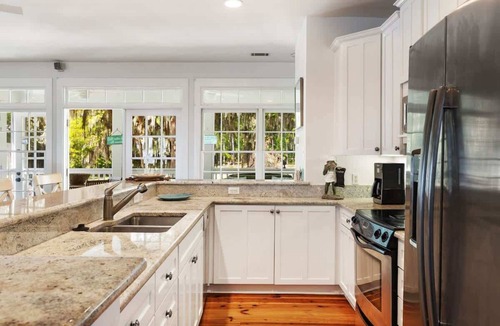 Melrose on the Beach House | Lilly Pad Haven- Beautiful 2bdrm-4 Pass Golf Cart Included