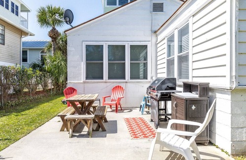 Tybee Island House | Little House | Pet Friendly Cottage + Easy Walk to the Sand!