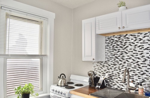 Bloomfield Apartment | ~Little Italy ~ Mid Century Modern One Bedroom~