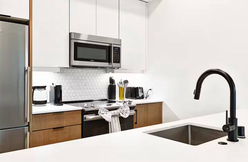 Broadway Hotel | Location, Location, Location! SOLIS Capitol Hill - Chic 1BR w/Washer and Dryer