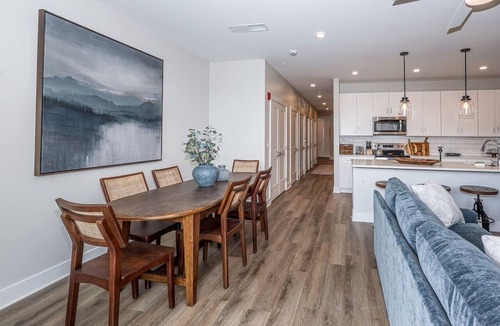 Old City Condo | Lone Tree Pass | King + Queen | Balcony + Parking