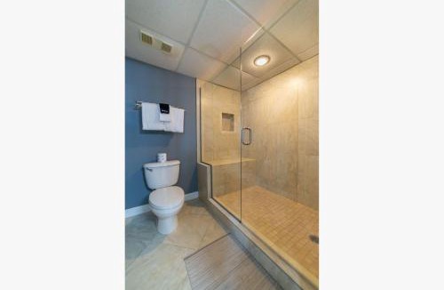 Fort Bay House | Long Beach T4-1004 'Emerald Retreat'