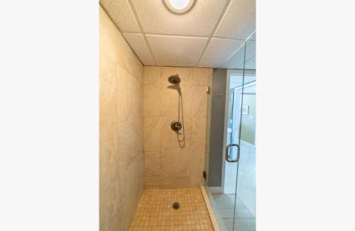 Fort Bay House | Long Beach T4-1004 'Emerald Retreat'