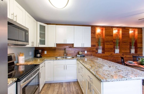 New Town House | Lotus Blossom: Discover Paradise, 3BR Home W/Tropical Courtyard, Hot Tub & Minutes from Old Town!