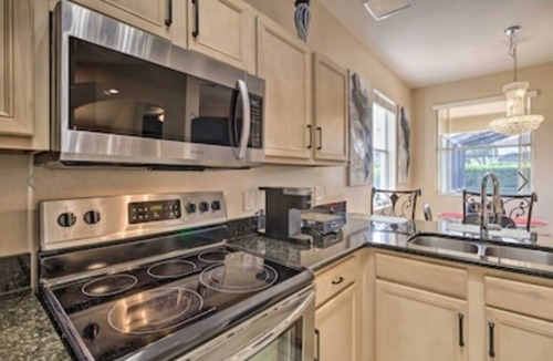 Calabay Parc House | Lovely and Spacious 6 Bedroom 4 Ba Home w/Pool and Game Room Near Disney Parks