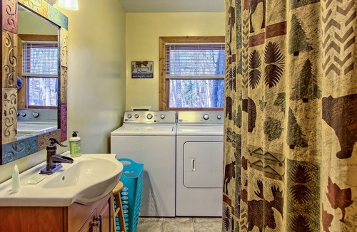 Ellijay Cabin | Lovely cabin for family fun in desirable Coosawattee River Resort - dog-friendly