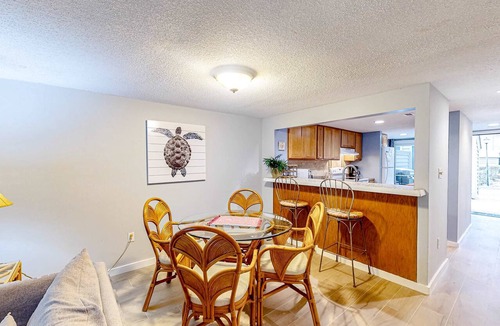 Shipyard Plantation Condo | Lovely Condo with Shared Pool & Tennis Dogs Welcome