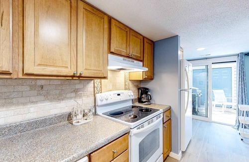 Shipyard Plantation Condo | Lovely Condo with Shared Pool & Tennis Dogs Welcome