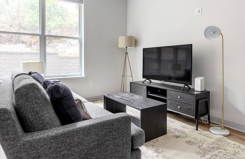 Dorchester Apartment | Lovely Dorchester Studio w/ W/D, by Savin Hill T