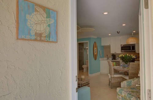 Siesta Key Village Condo | LuLu Kemp Ridley | Heated Pool | BBQ | 4 Min Walk to Beach | Near Shops | Downstairs