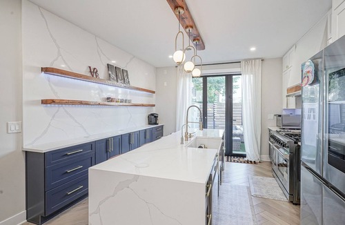 Newbold House | LUX 4BR/4.5 Bath with Roof Deck views and Steps to Subway