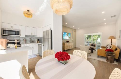 West Avenue House | Lux Designer Apt 2BR and 2BA in Heart of Miami Beach