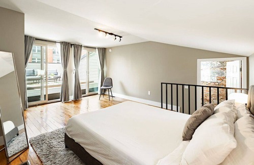 Pendleton Apartment | Lux Parkside Townhome | Free Parking | Walk to ALL