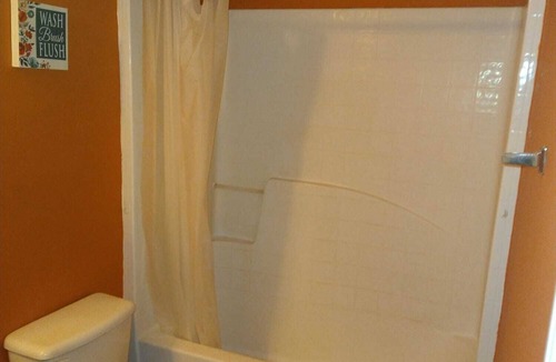 Northside Cabin | Lux Suite 1-bedroom with Working desk in tranquil Jacksonville