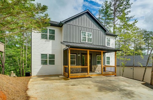 Helen House | Luxe 4BR Cabin at Innsbruck Resort in Helen
