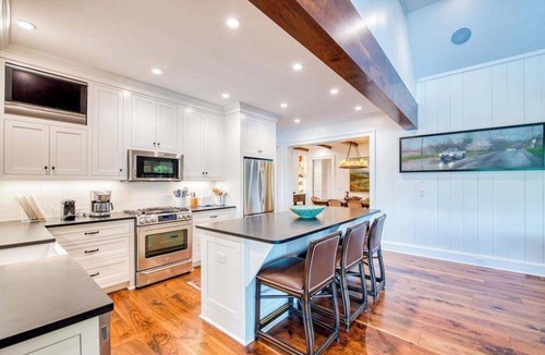 Lake Toxaway House | Luxe lakefront home with dock, kayak, canoe, home gym & great outdoor spaces