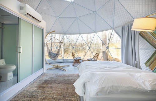Leesburg Cottage | Luxe & Picturesque Dome Haven ~ Hot Tub ~ Glamping