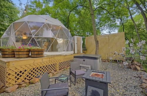 Leesburg Cabin | Luxe & Picturesque Dome Haven ~ Hot Tub ~ Glamping
