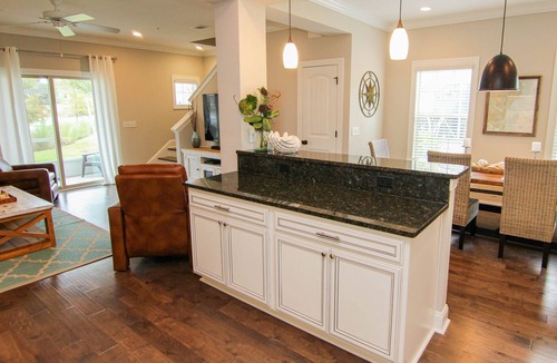 Epworth Acres House | Luxurious 3 BR townhome in prime locale!
