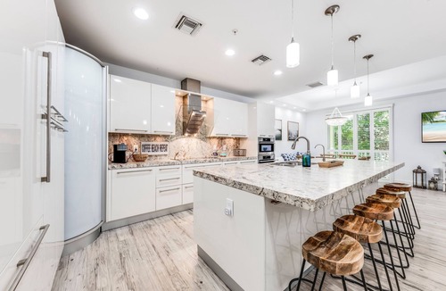 North Beach Villa | Luxurious 4 Bedroom Beach Villa steps from Hollywood Beach