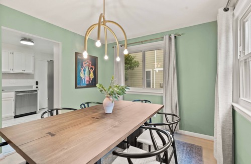 Addison Heights House | Luxurious Arlington Pentagon City walk to Metro