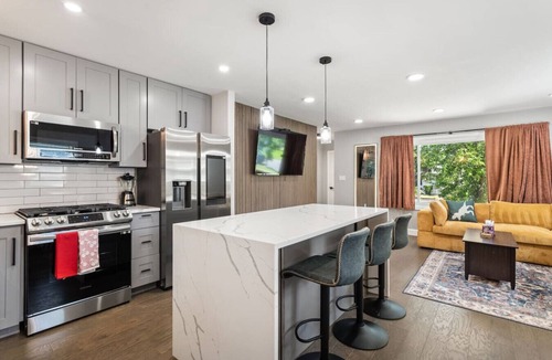 Oxon Hill Bed & Breakfast | Luxurious - MGM - 10 miles to national Mall!