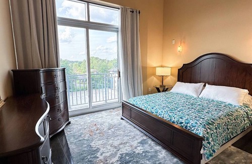 Durham Condo | Luxuriously furnished 2BD Loft - walking distance from Duke University Hospital