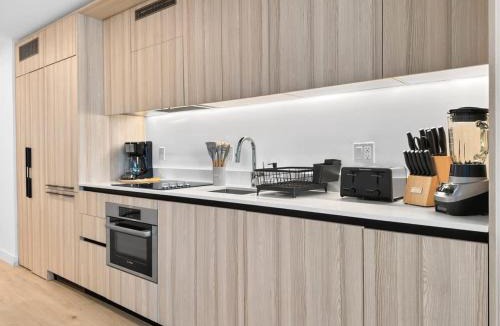 Downtown Miami Apartment | Luxury 1BR at Miami Worldcenter with Resort Amenities
