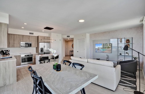 Northeast Miami Condo | Luxury 2BR In Design District with Pool+Parking+Gym @ QUADRO CONDOMINIUMS