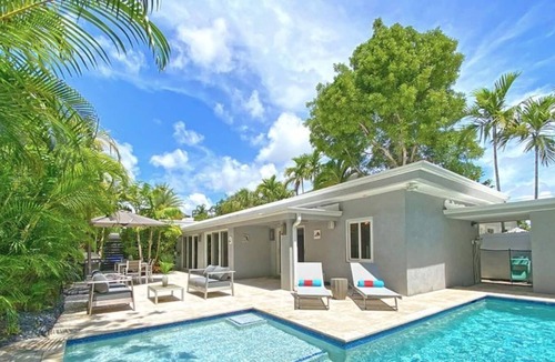 Victoria Park House | Luxury 3br/3ba Family Pool Home In Heart Of It All