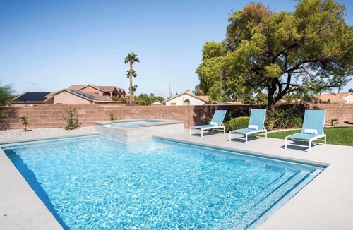 Paradise House | Luxury 5BR4BA House with Pool & Spa close to Vegas Strip