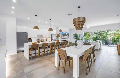 Arlington Park House | Luxury 6BR/8 Bath Villa w/Saltwater Pool, Spa & Fire Pit 26-005110
