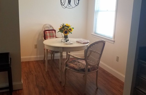 Talmage Apartment | Luxury Apartments at Brownstown Unit 6: A Cozy & Inviting 1 Bedroom+Office Suite