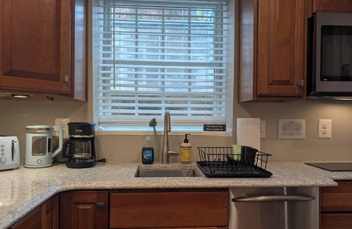 American University Park Apartment | Luxury AU Park Suite Private Entrance Easy Access to Metro, Dining, Museums