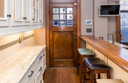 Downtown Cincinnati House | Luxury Brownstone | Walk to ALL | Washington Park