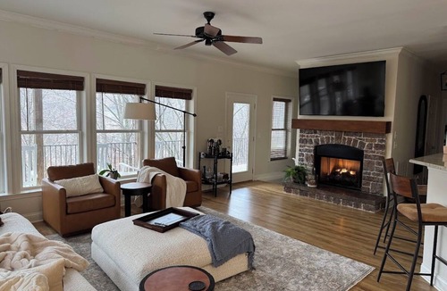 Bakersville Cabin | Luxury Cabin Near Asheville Creekside Hot Tub 3 King Suites Blue Ridge Mountains