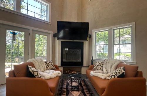 Bass Harbor Villa | Luxury cabin vc home 2bd 2bath