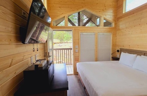 Williams Cabin | Luxury Cabin with Forest View 7B