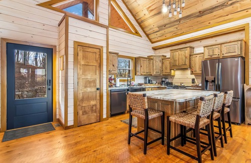 Ellijay Cabin | Luxury cabin with hot tub, epic views & space for 12—escape to The Stag’s Leap!