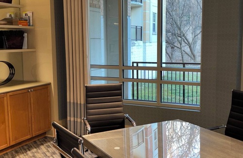 North Bethesda Apartment | Luxury, Chic Apt. with Game-Room Movie Theatre Room, 24hr Gym, Pool and Jacuzzi