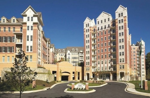 North Bethesda Apartment | Luxury, Chic Apt. with Game-Room Movie Theatre Room, 24hr Gym, Pool and Jacuzzi