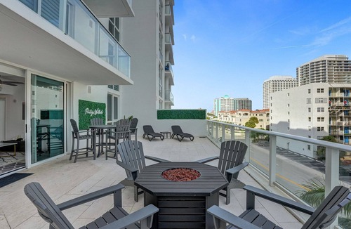 Central Beach Condo | Luxury Condo On The Beach. Huge Private Balcony. 5-Star Amenities